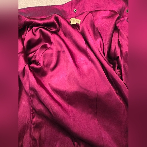 Kerrybrooke Shiny Magenta Jacket With Button Down Collar and 3/4 Sleeves. Small - Picture 11 of 15